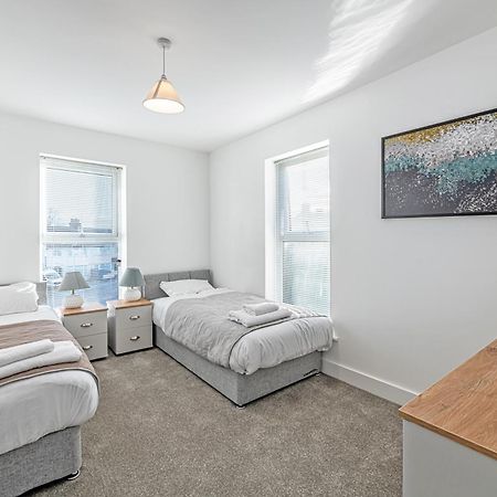 Gospel Heights Luxury Apartments With Parking Heswall Eksteriør bilde