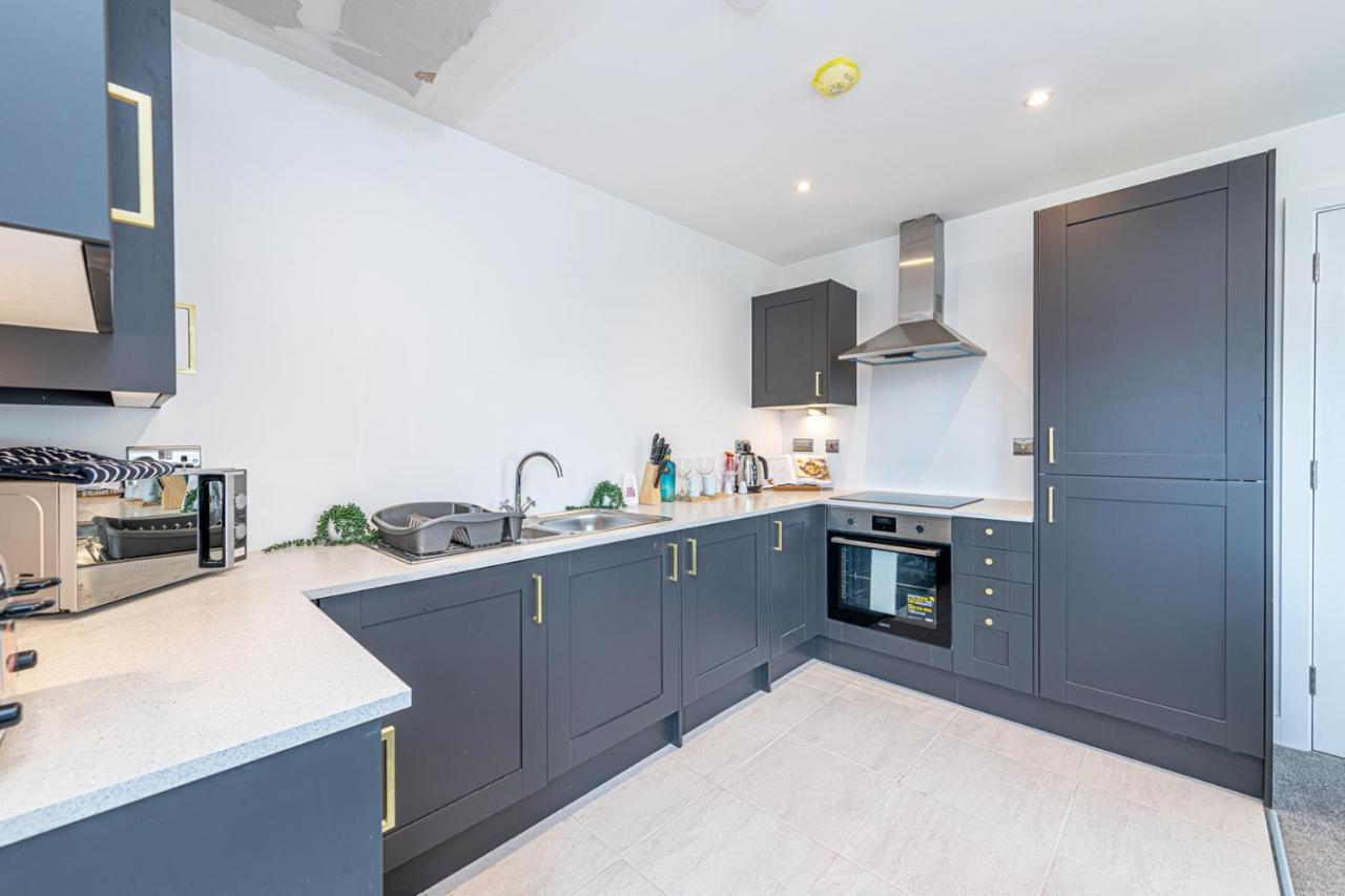 Gospel Heights Luxury Apartments With Parking Heswall Eksteriør bilde