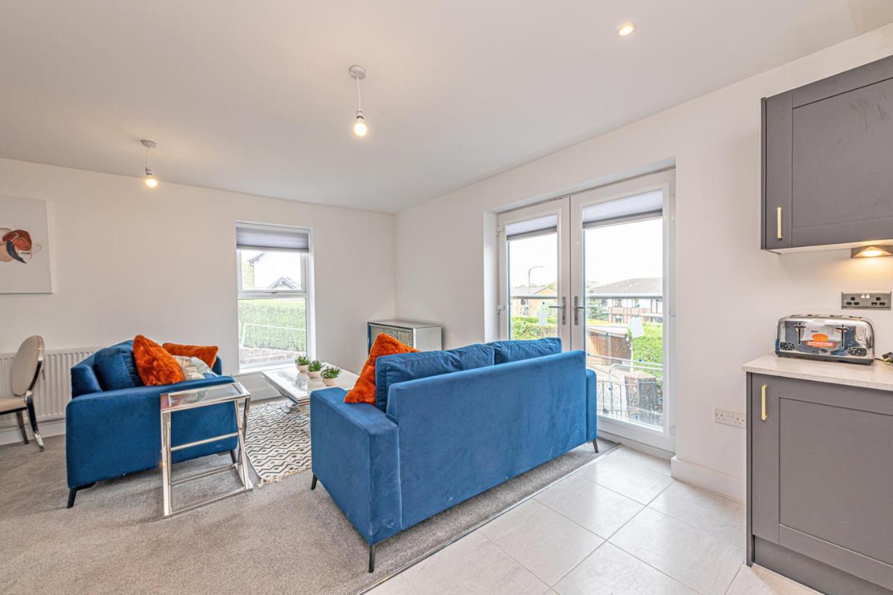 Gospel Heights Luxury Apartments With Parking Heswall Eksteriør bilde