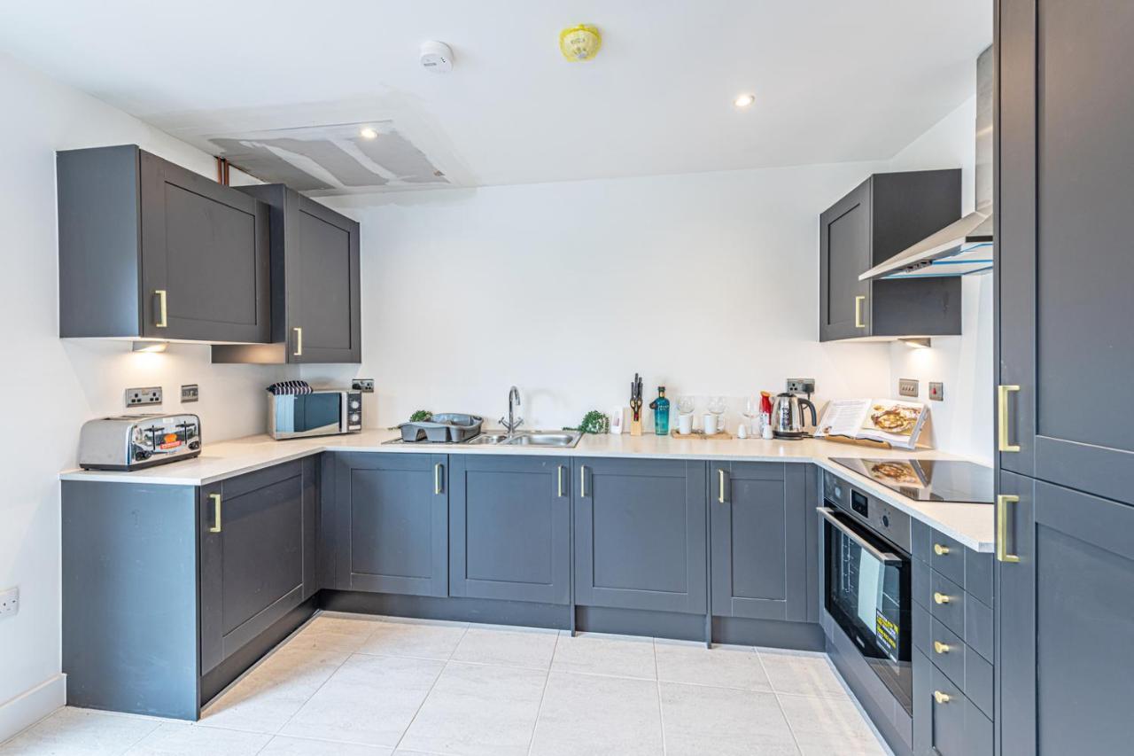 Gospel Heights Luxury Apartments With Parking Heswall Eksteriør bilde