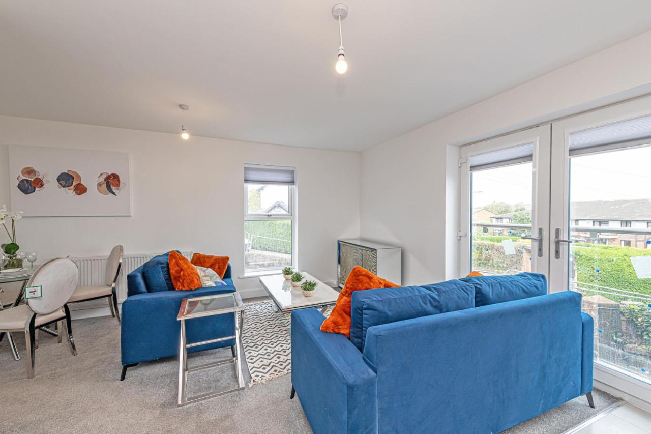 Gospel Heights Luxury Apartments With Parking Heswall Eksteriør bilde