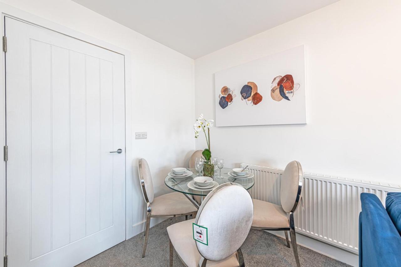 Gospel Heights Luxury Apartments With Parking Heswall Eksteriør bilde
