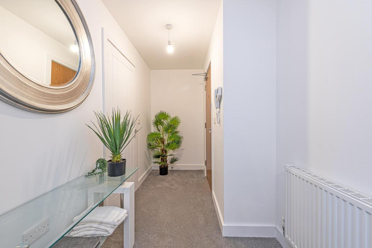 Gospel Heights Luxury Apartments With Parking Heswall Eksteriør bilde