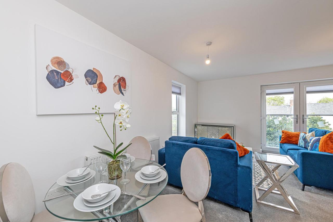 Gospel Heights Luxury Apartments With Parking Heswall Eksteriør bilde
