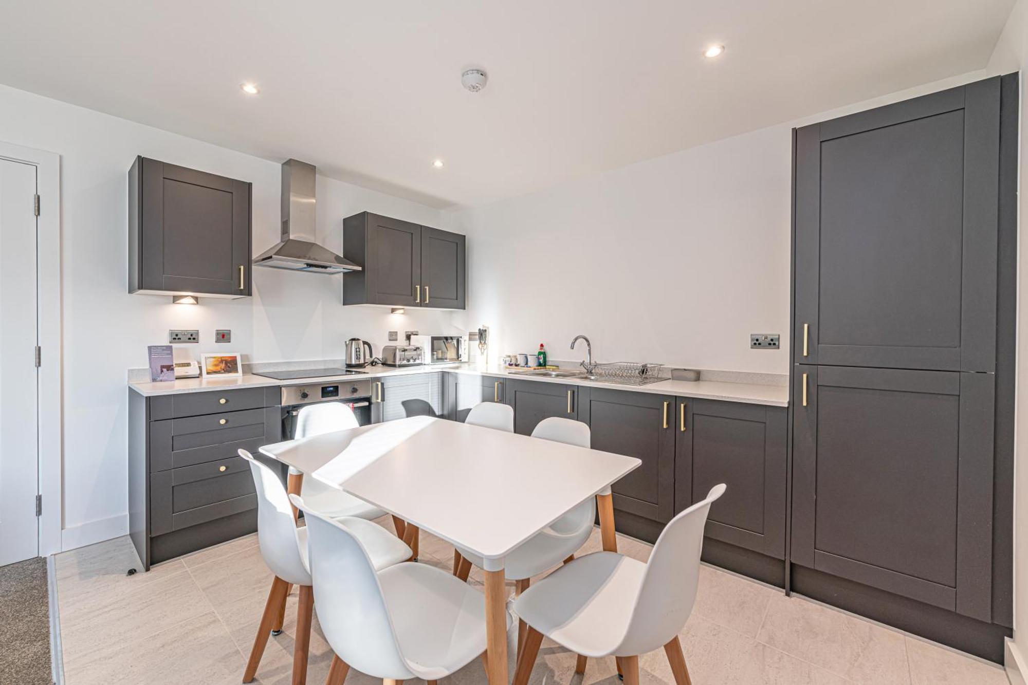 Gospel Heights Luxury Apartments With Parking Heswall Eksteriør bilde