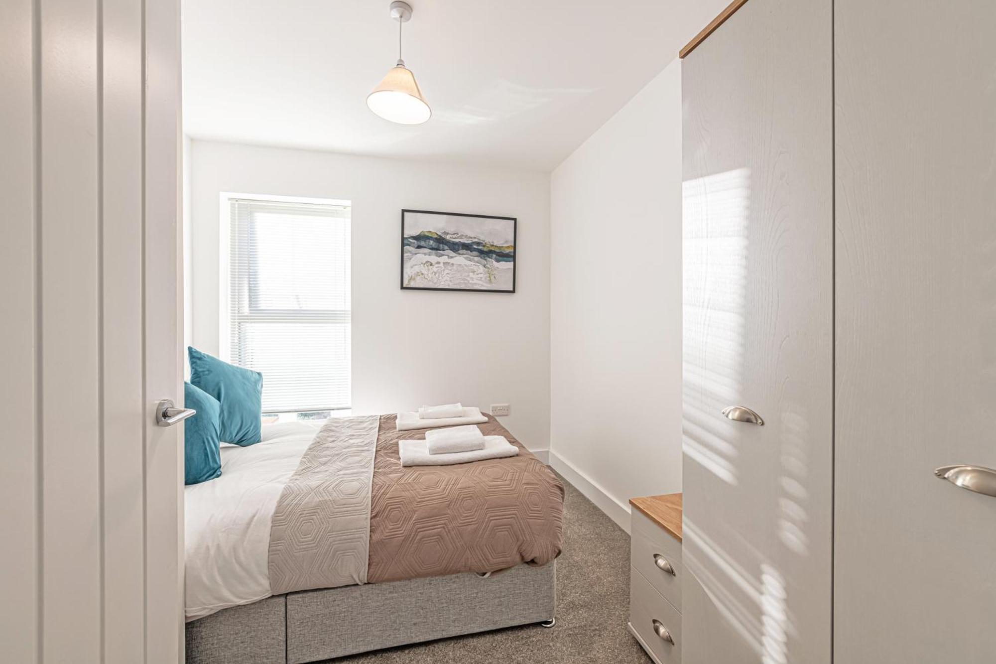 Gospel Heights Luxury Apartments With Parking Heswall Eksteriør bilde