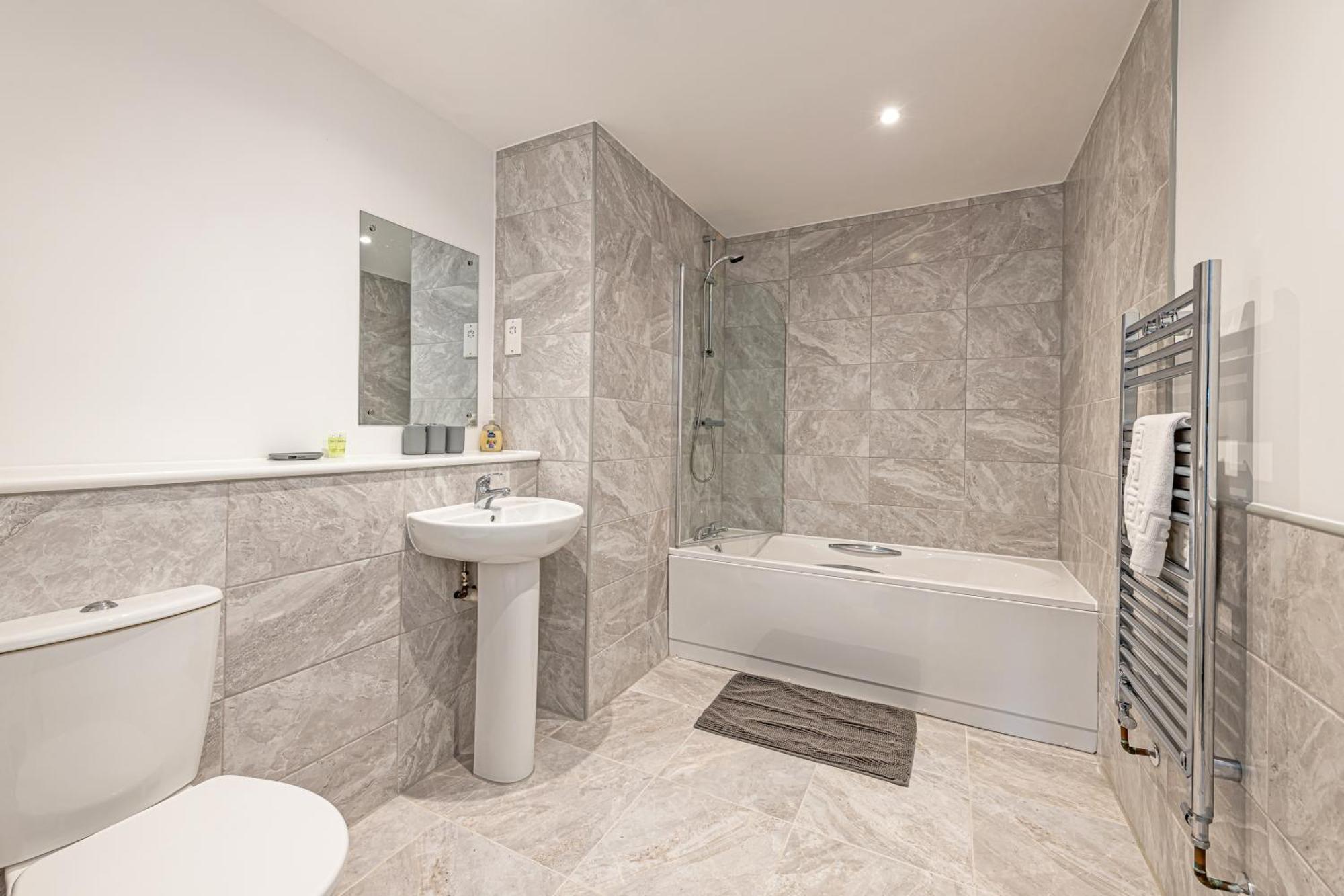 Gospel Heights Luxury Apartments With Parking Heswall Eksteriør bilde