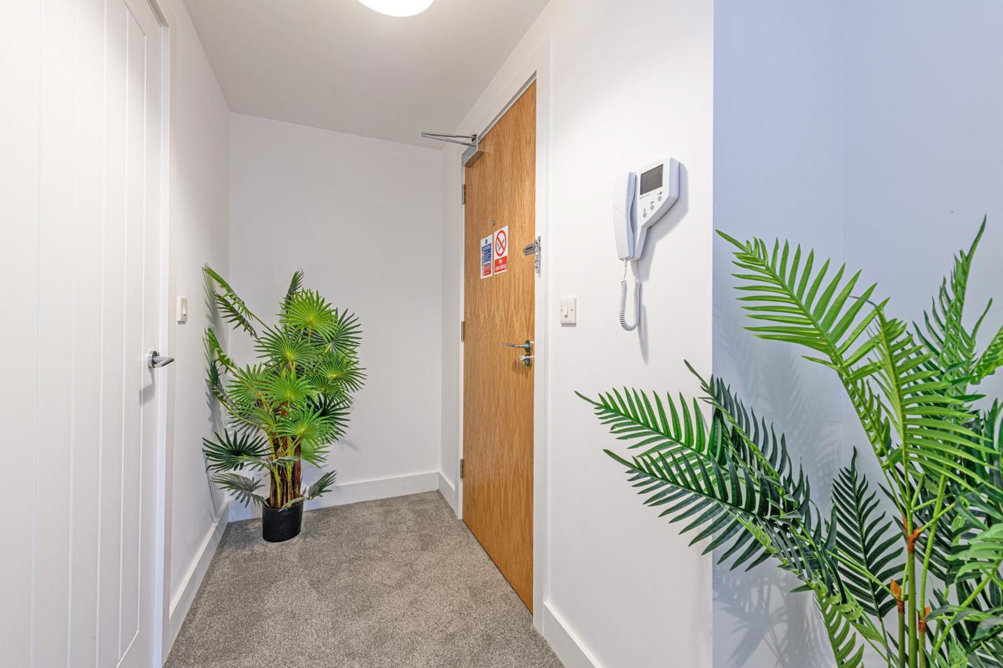 Gospel Heights Luxury Apartments With Parking Heswall Eksteriør bilde
